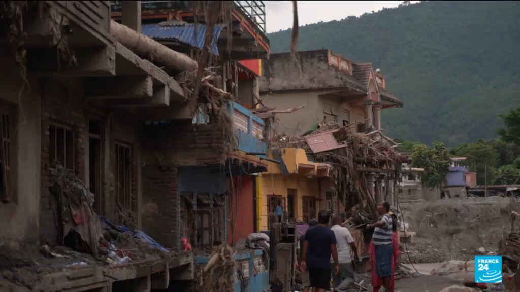 Death toll rises as 3,000 remain missing in Nepal, China