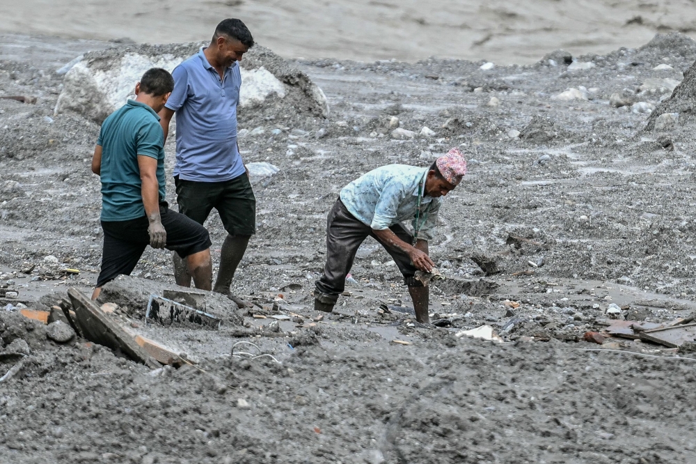 Nepal begins burials as flood death toll rises to 752