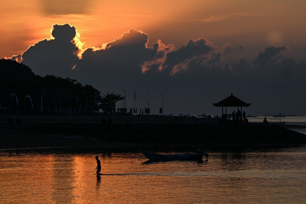 Tourist hotspot Bali braces for coastal flooding from August 11 to 17 as new moon drives up tides