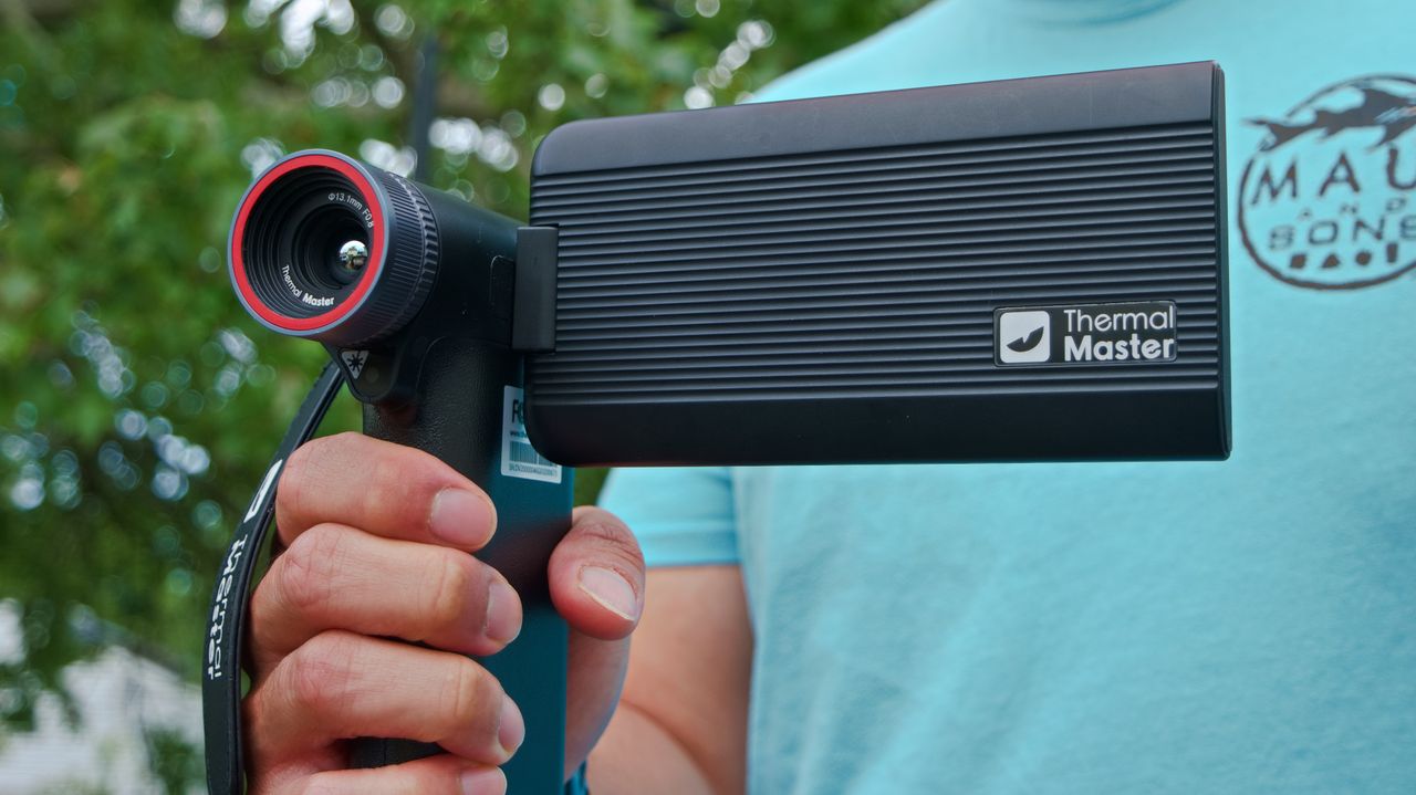 I added this thermal camera to my mobile photography kit — and it completely transformed my outdoor walks