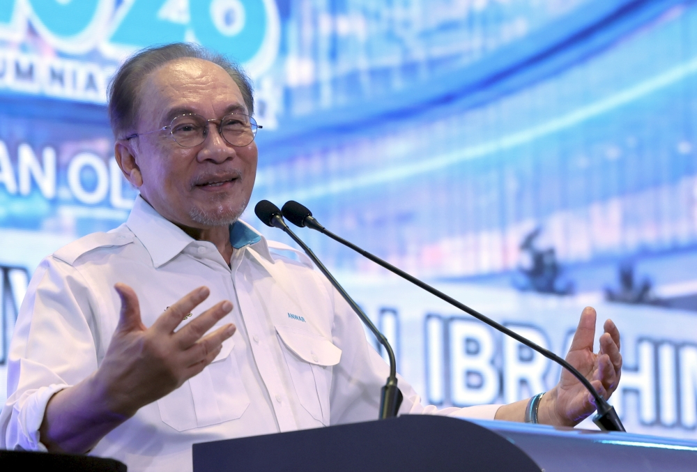 Chief secretary to govt wishes Anwar happy 79th birthday