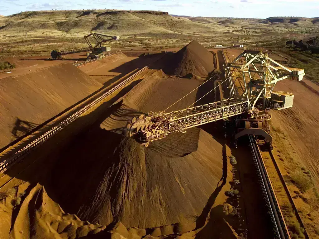 Iron ore rangebound on Australian strike, downbeat China data