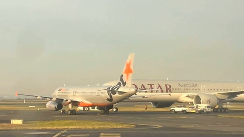 Crisis meeting called after two near-misses at Sydney Airport