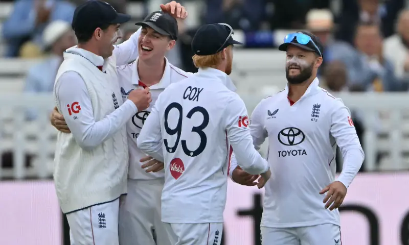 England clinch series win over Pakistan with thumping 194-run victory in second Test