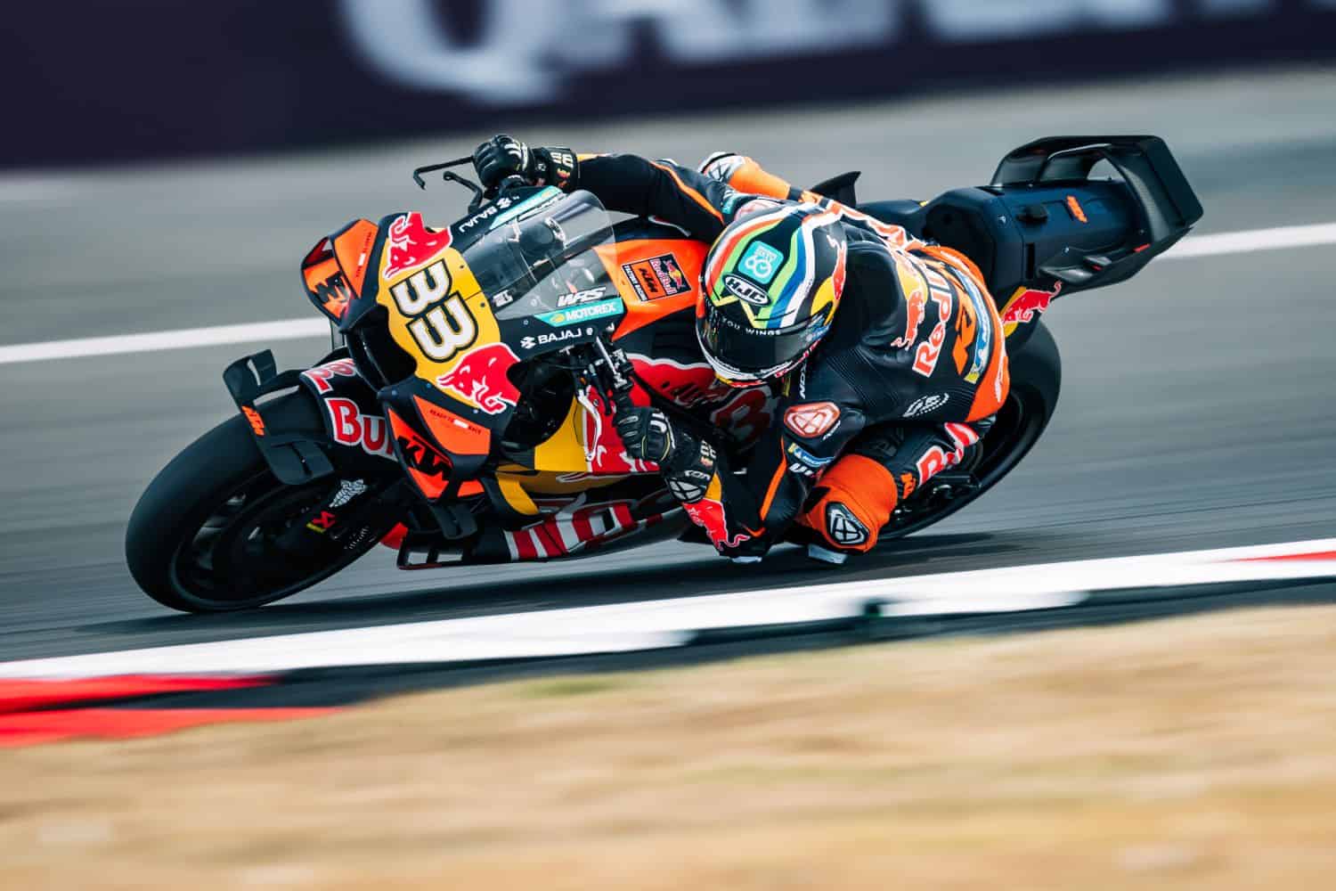 Binder puts up a fight in his bid to sign MotoGP career off on a high