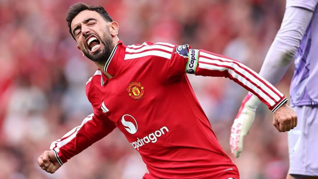 Fernandes hat-trick helps Man Utd recover to beat Ipswich