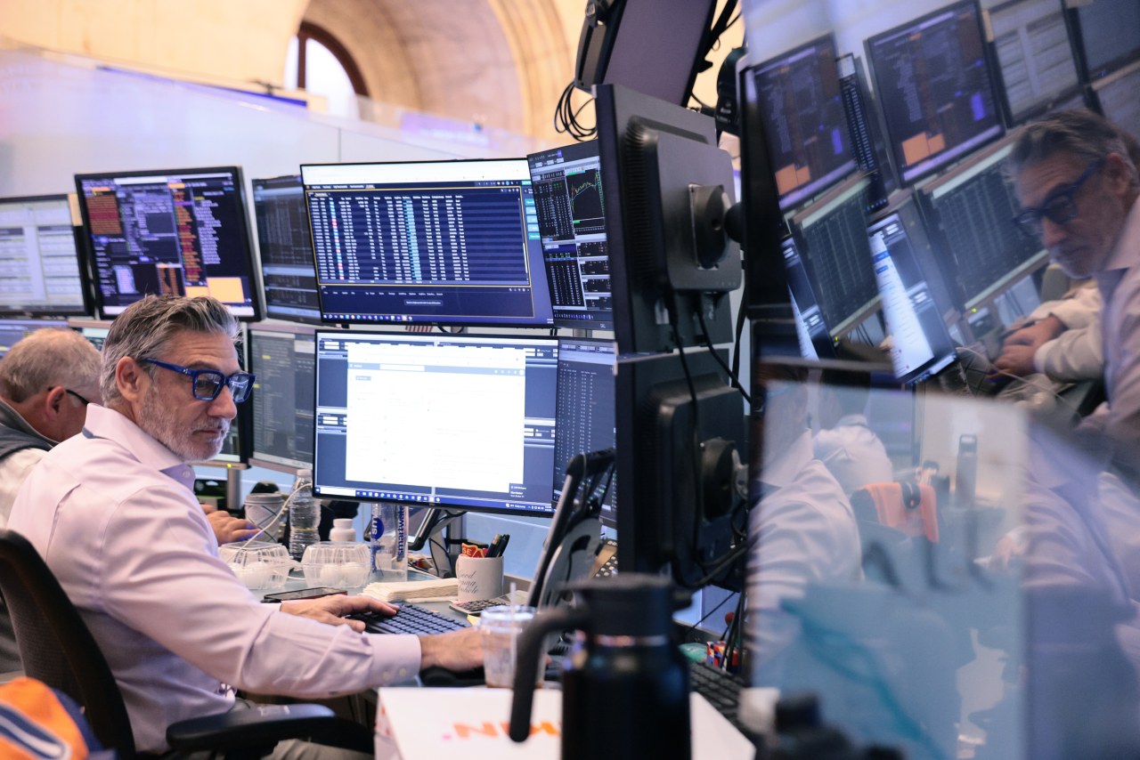 Oil Broadly Flat, U.S. Futures Mostly Higher Ahead of Key U.S. CPI Data