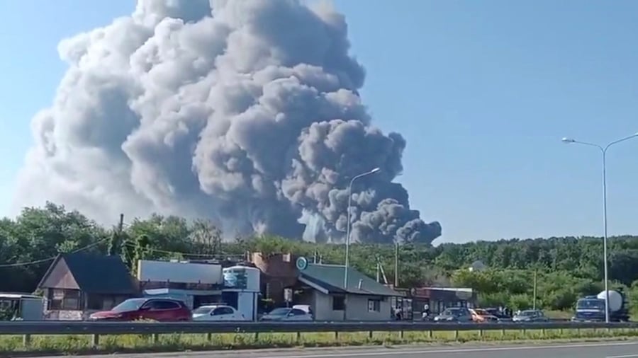 Ukraine war: Ukraine: Refinery and military airfield in southwestern Russia attacked