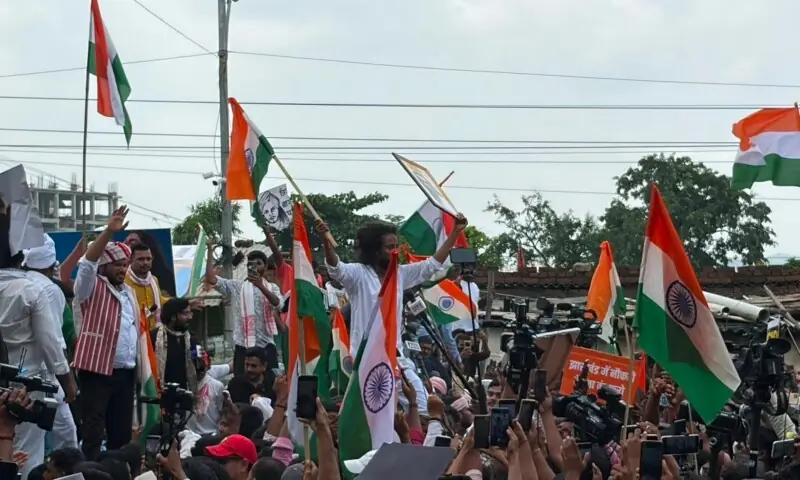 Indian students step up exam protests in Jharkhand, march towards state assembly