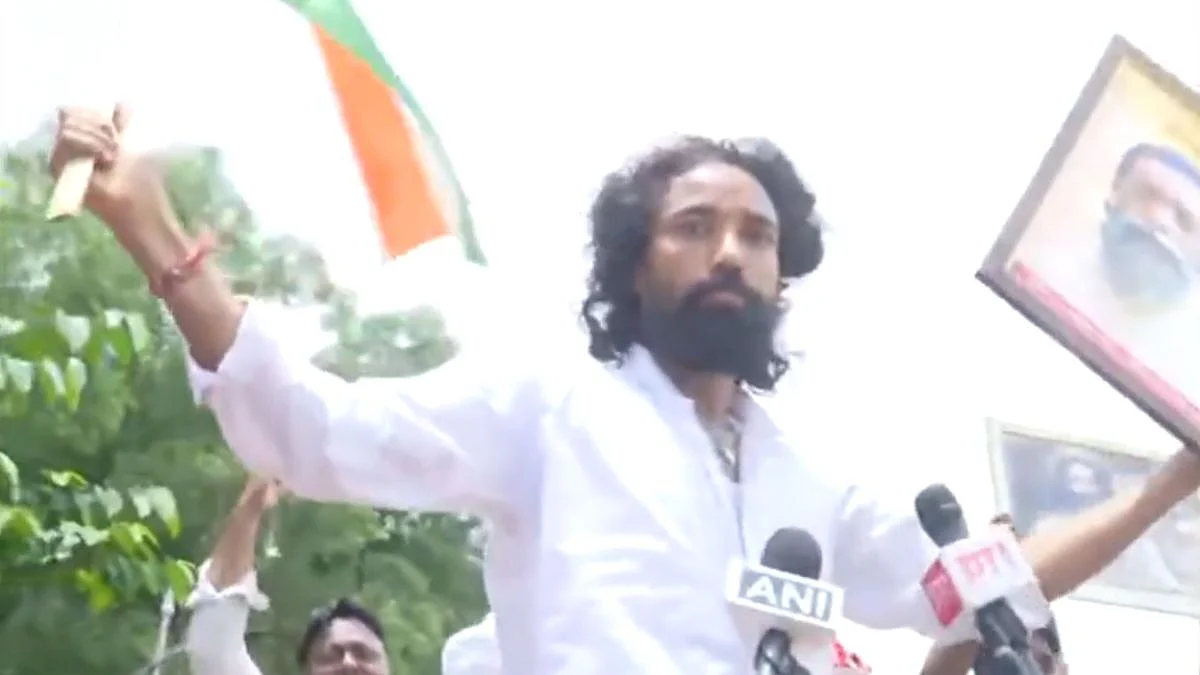 'Barbed Wires Have Filled Me With Anger': Hunger-Striking Devendra Nath Mahto Leads Jharkhand Students' March To Assembly | Video