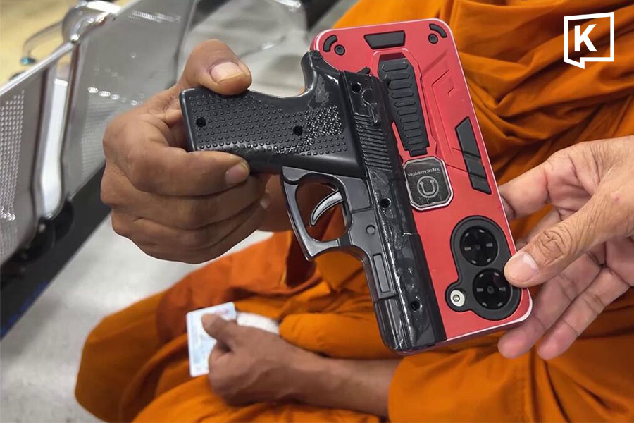 Monk’s phone case mistaken for gun at Chai Nat hospital