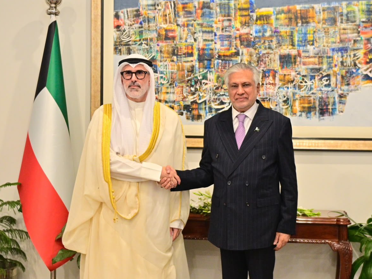 Kuwaiti foreign minister congratulates DPM Dar on Makkah defence pact