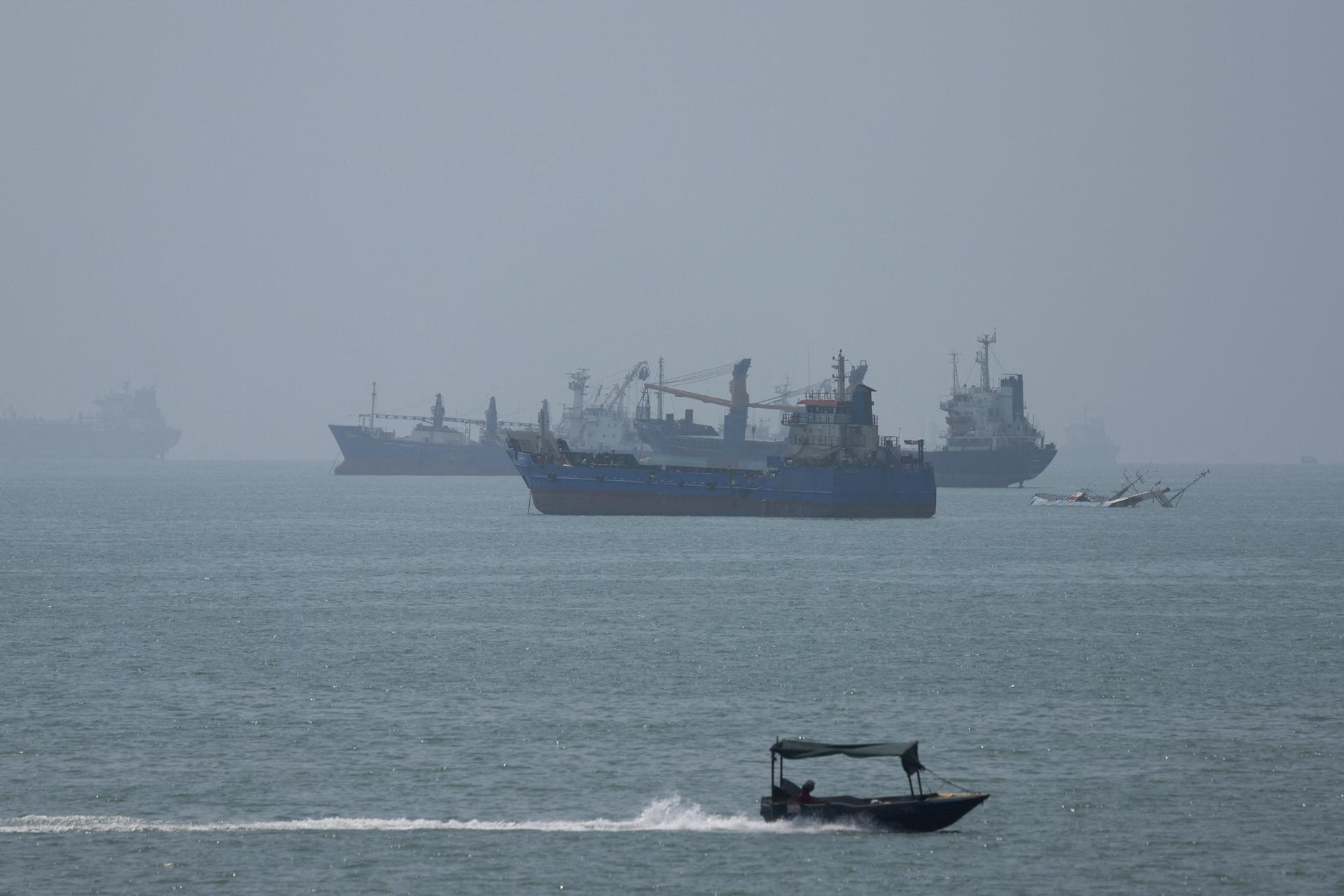 US strikes Iranian rocket launchers on Strait of Hormuz in first military action in weeks
