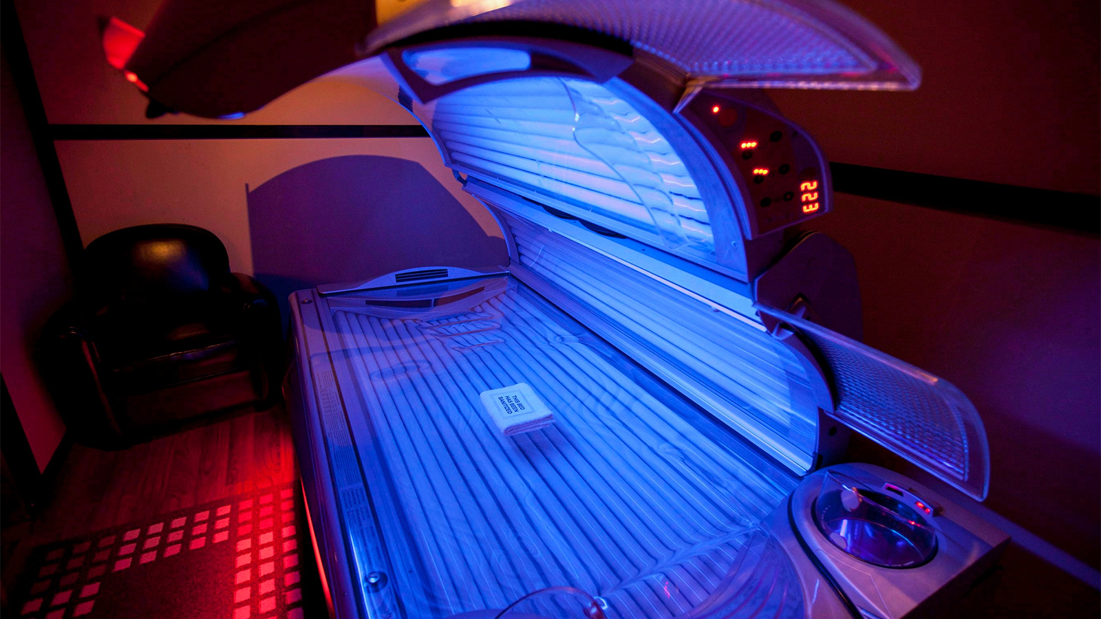 Tanning Is Getting Hot Again. Here's What It Really Does to Your Skin.