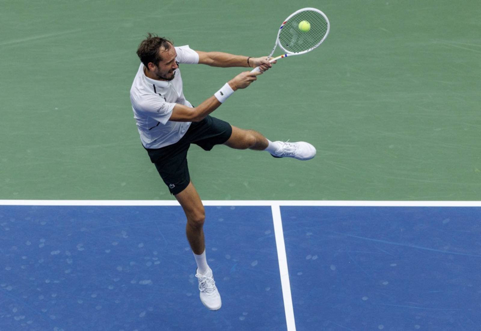 Medvedev advances without drama at US Open