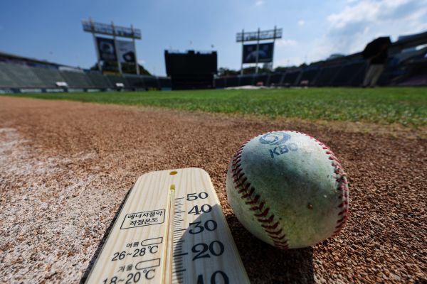 Korean Pro Baseball Season to Resume Tuesday after Pausing for Heat Wave