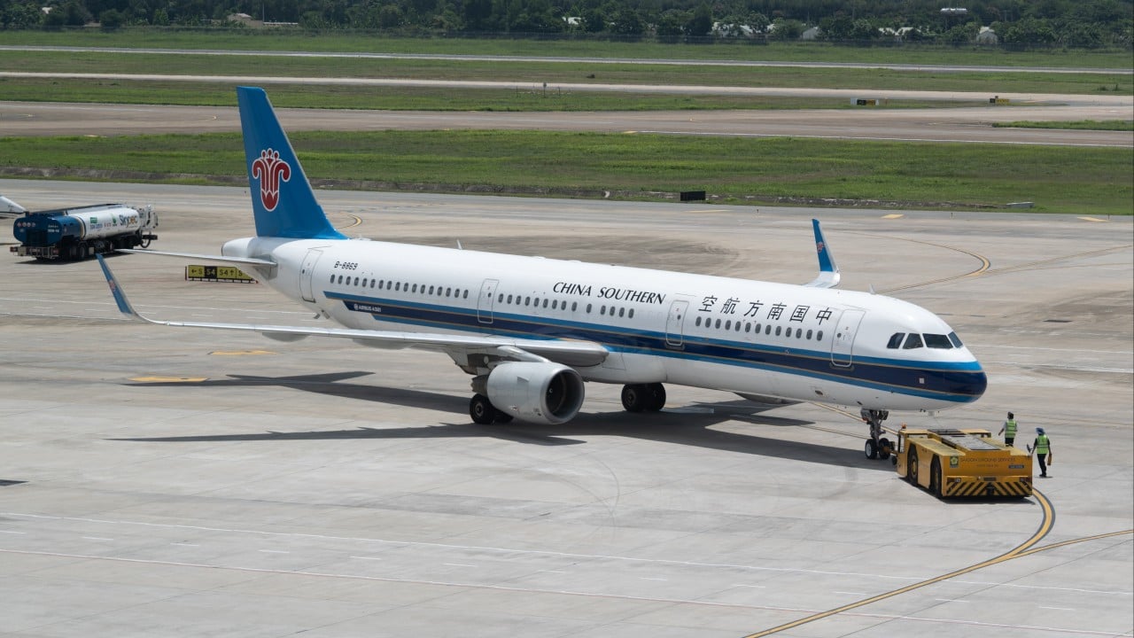 Lightning hits China Southern Airbus A321 while taxiing, 20 strike marks found