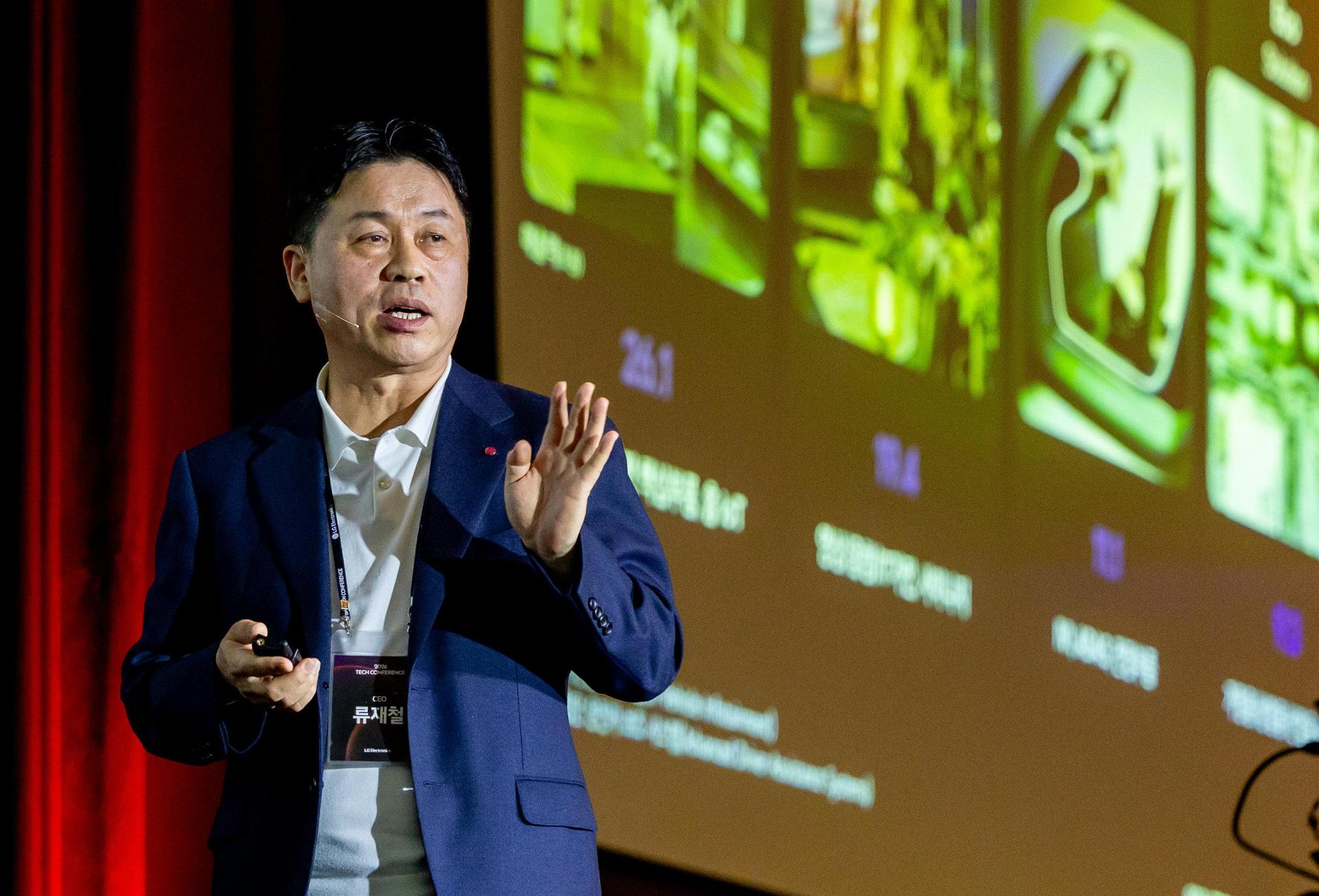LG CEO courts engineers at US tech conference