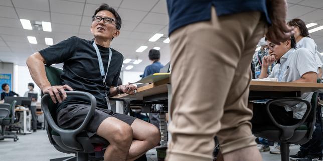 In Japan, 'calf hair harassment' exposes gender-based appearance conflicts between women and men