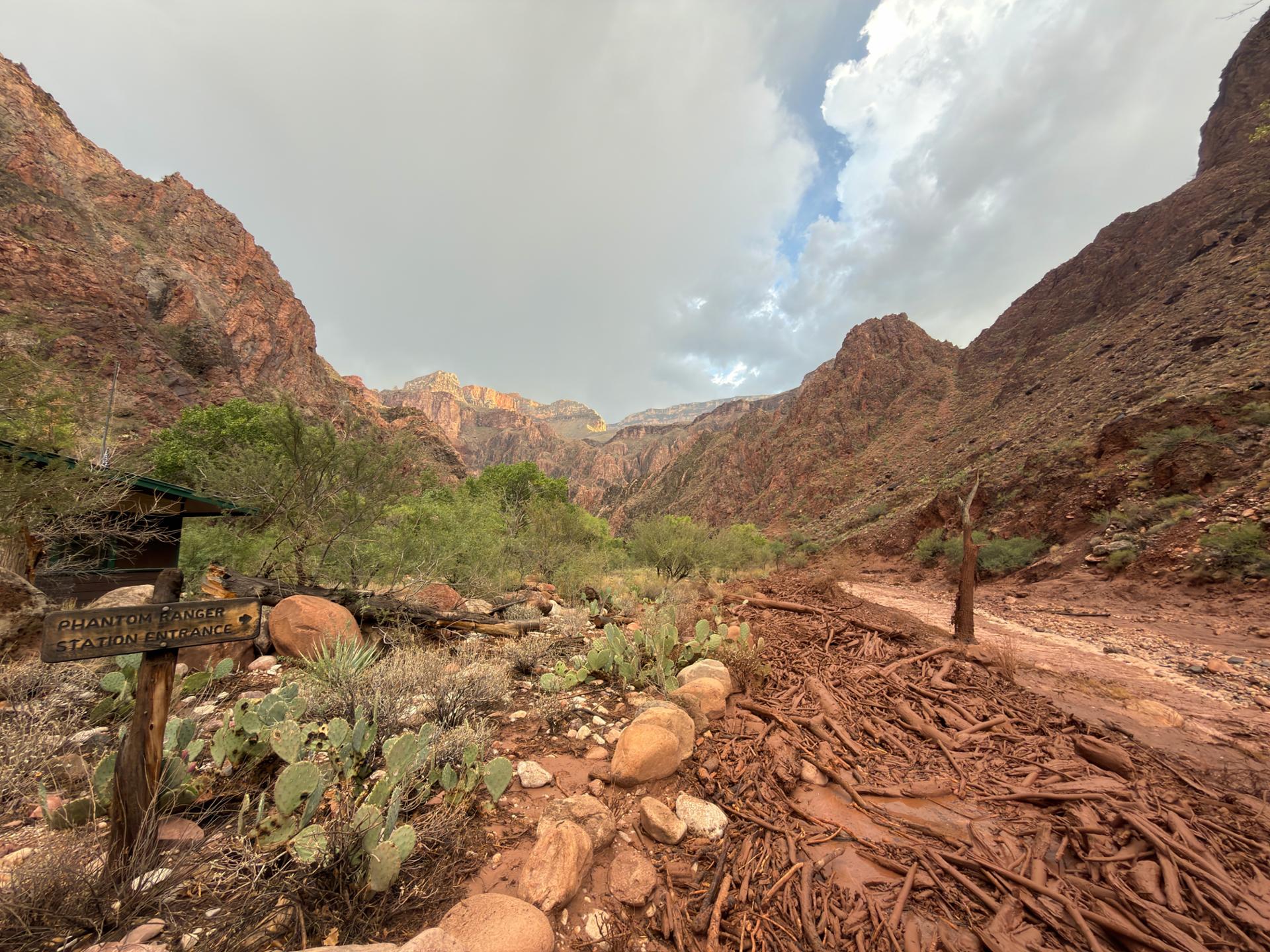 1 dead, 15 missing after Grand Canyon flash flooding