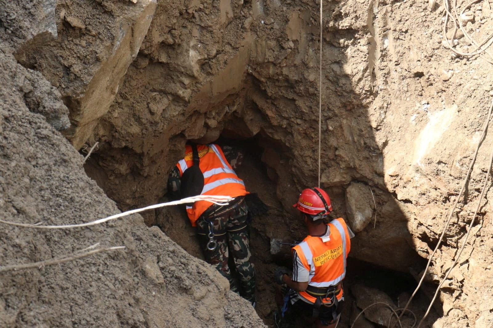 Gov't team begins ground search for 9 missing Koreans in Nepal floods