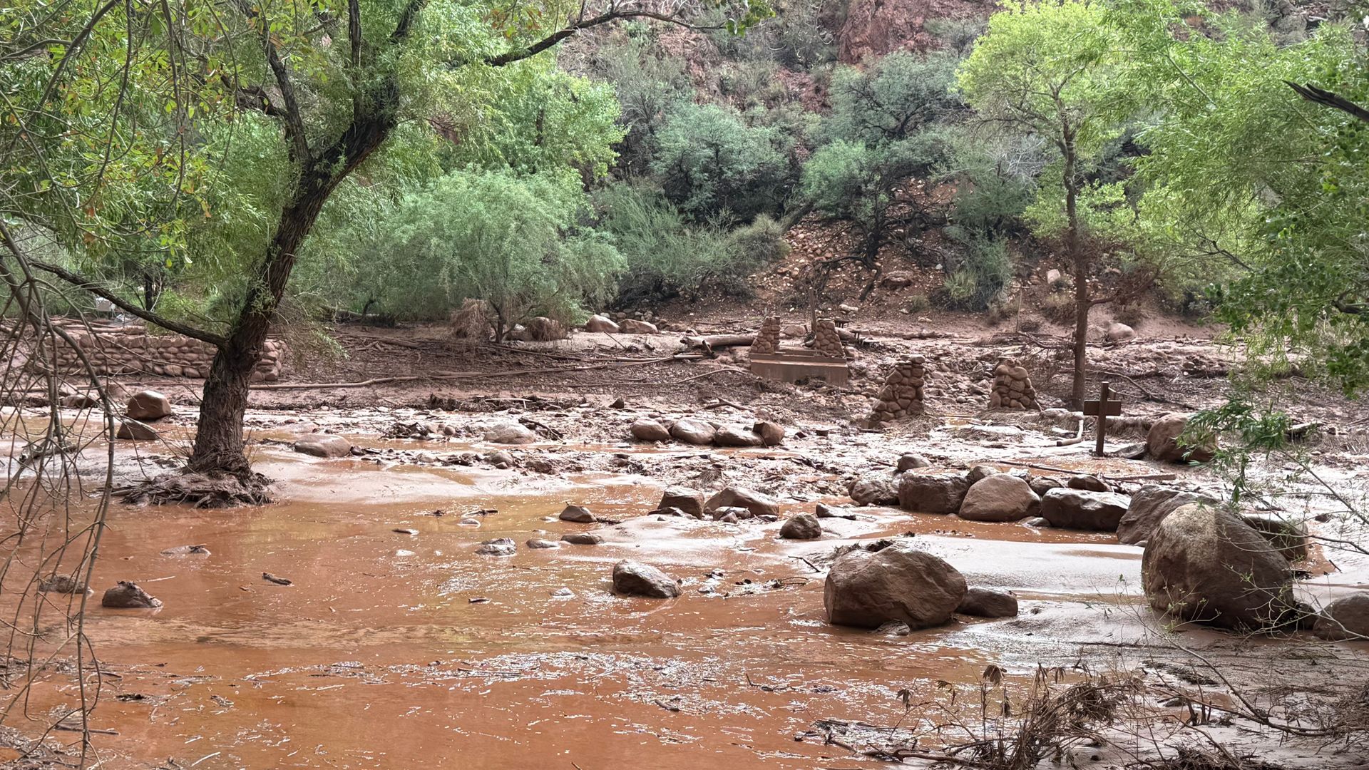 Grand Canyon flash floods leave one dead and 15 missing