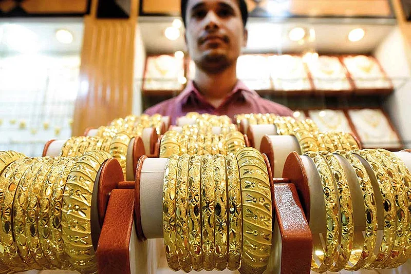 Dubai gold prices today: 24K, 22K rates fall as Fed rate-hike bets rise
