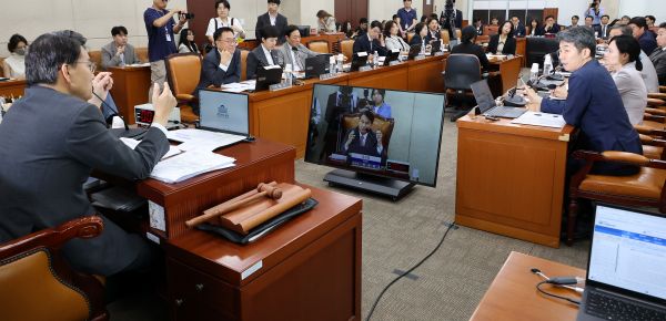 Parliamentary Committee Deadlocked on When to Hold Election Recount