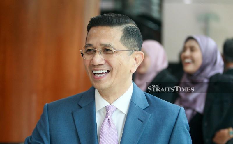 Azmin calls Amirudin 'adinda', drawing attention in Selangor assembly