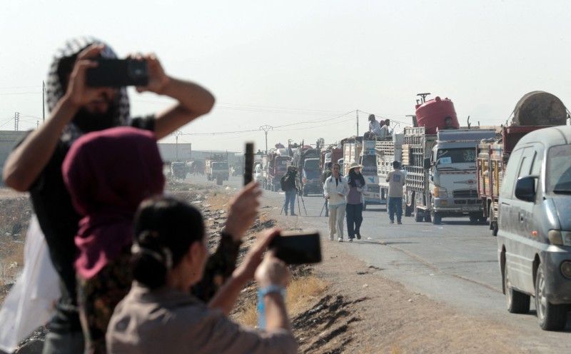 Hundreds of Syria Kurds head back to border town after years of displacement