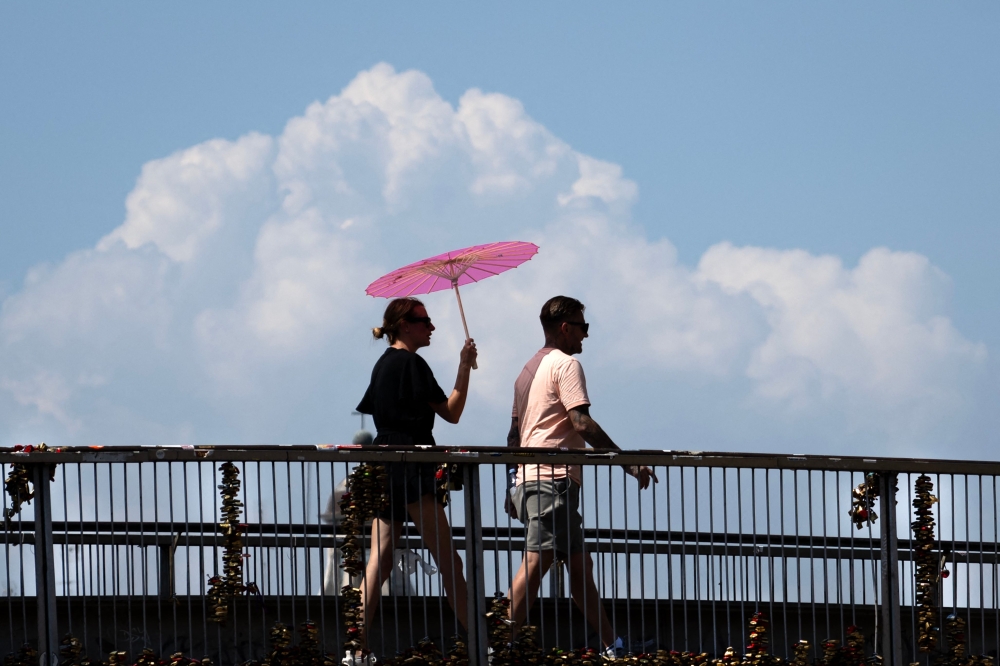 AFP: Record July heat in regions home to 900 million people