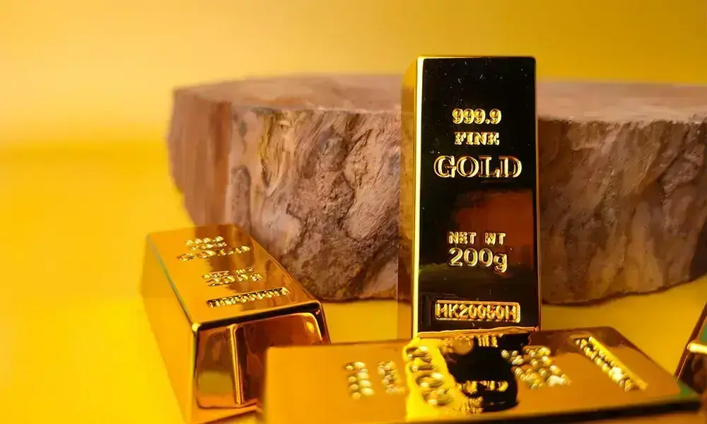 Gold price sheds Rs1,800 per tola in Pakistan
