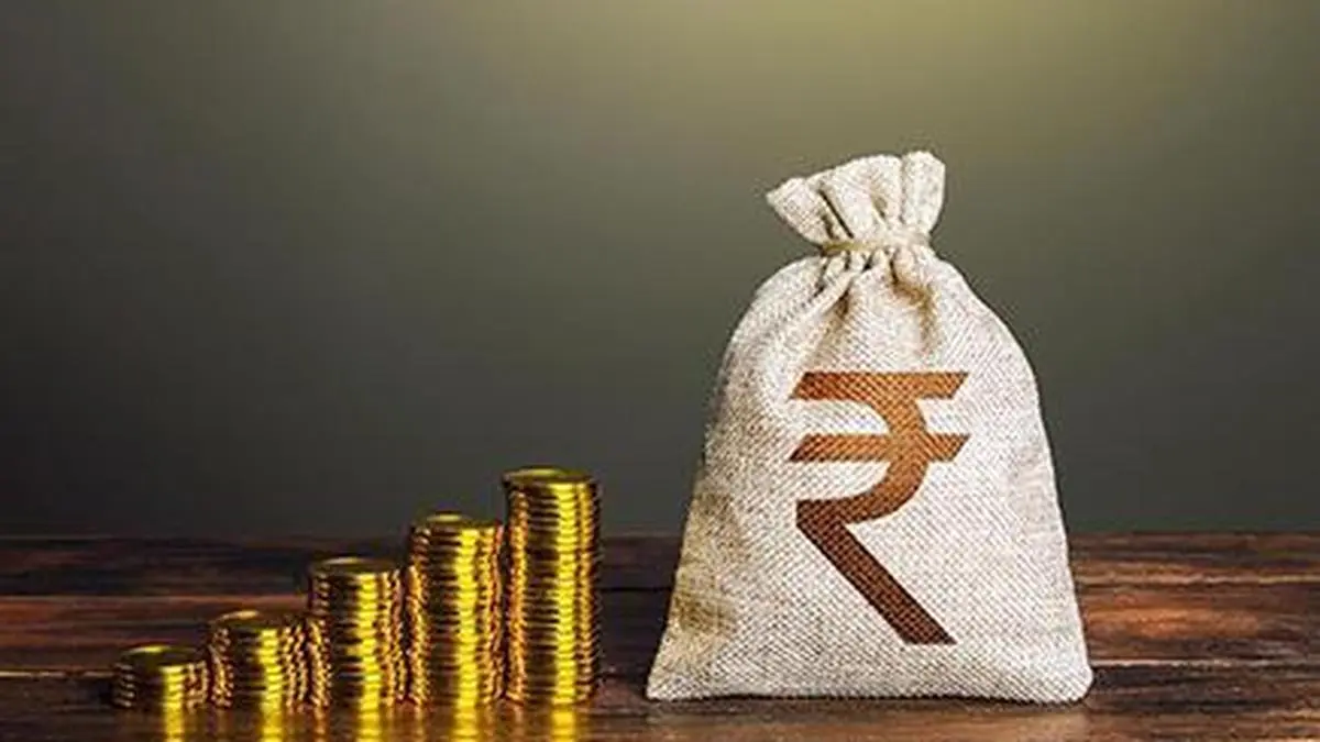 Rupee falls 11 paise to close at 95.28 against US dollar on firm crude oil prices