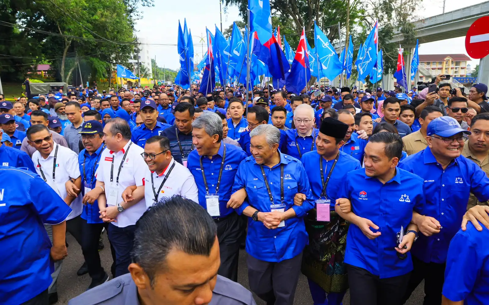 PH has few options to widen ‘big tent’, say analysts