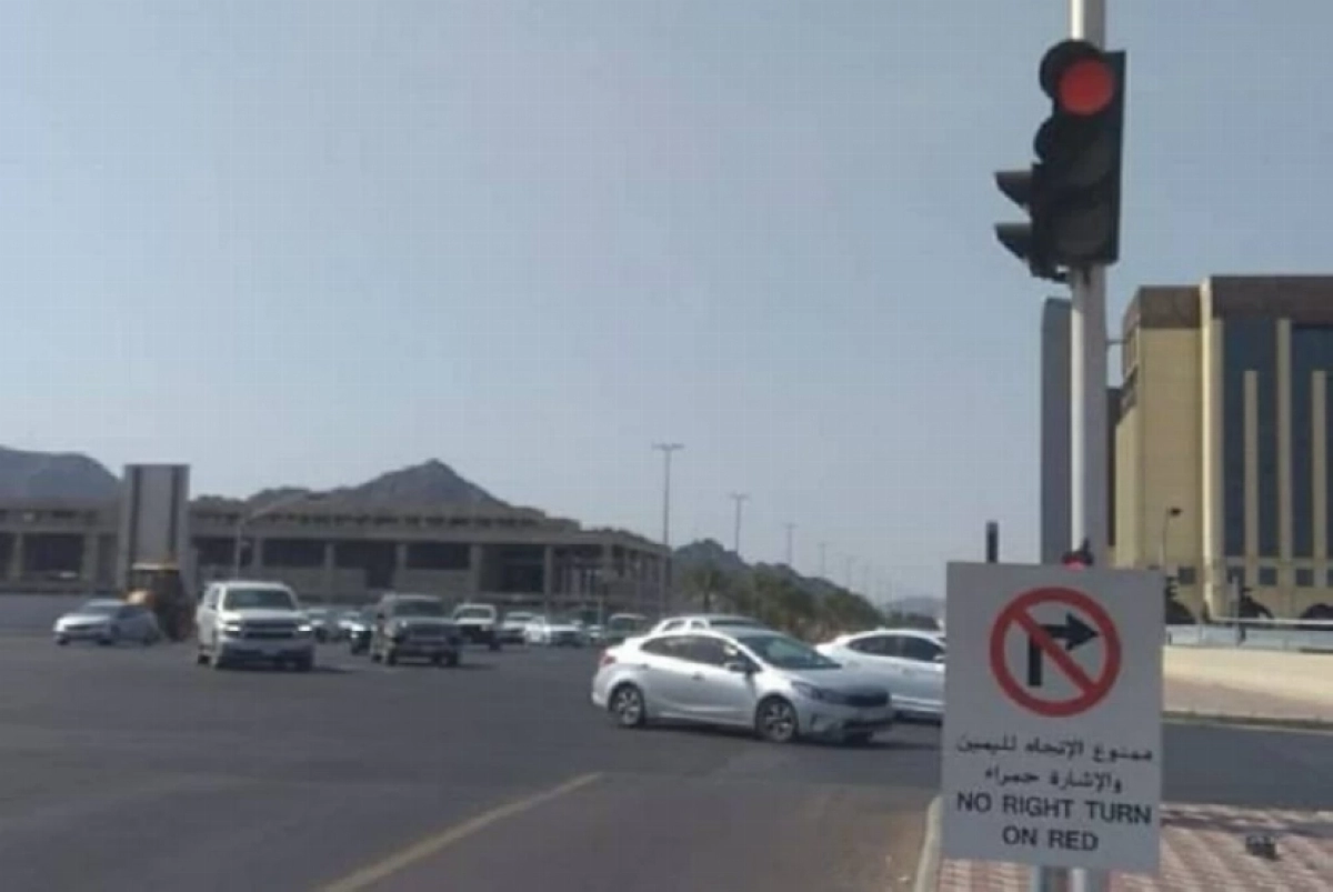 Saudi Traffic: Turning right after triangle is running a red-light offense