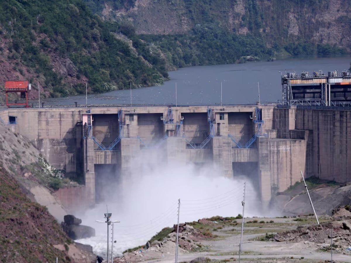 Arbitration court orders India to suspend work on hydro projects, uphold IWT with Pakistan