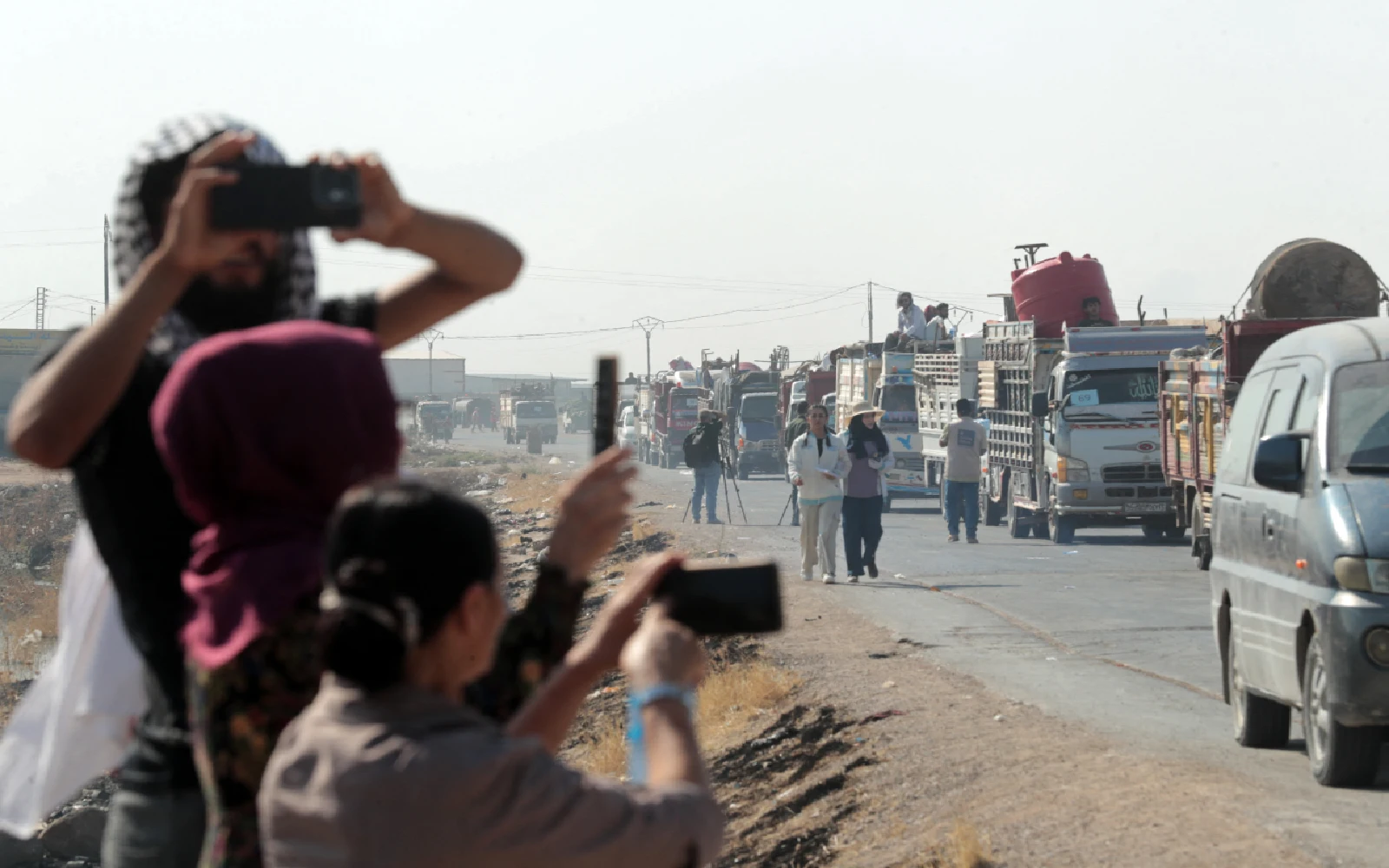 Hundreds of Syria Kurds head back to border town after years of displacement