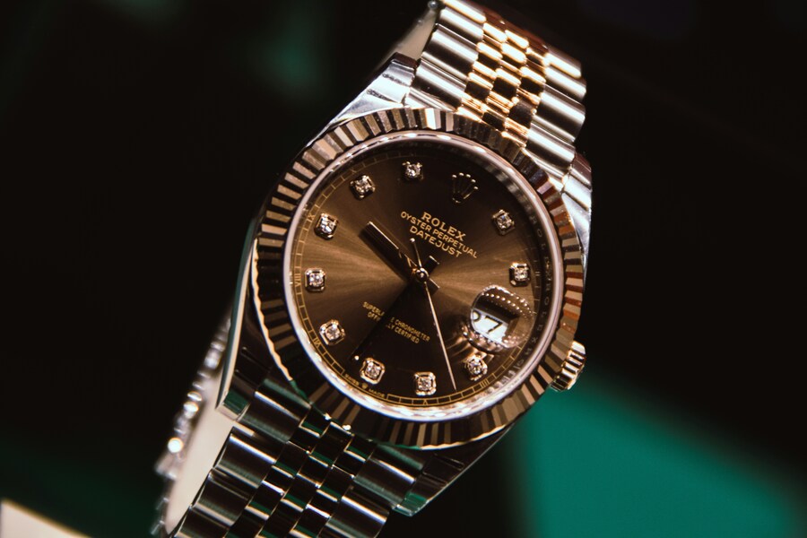 4 arrested after $300,000 watch snatched from tourist in world's second most visited country