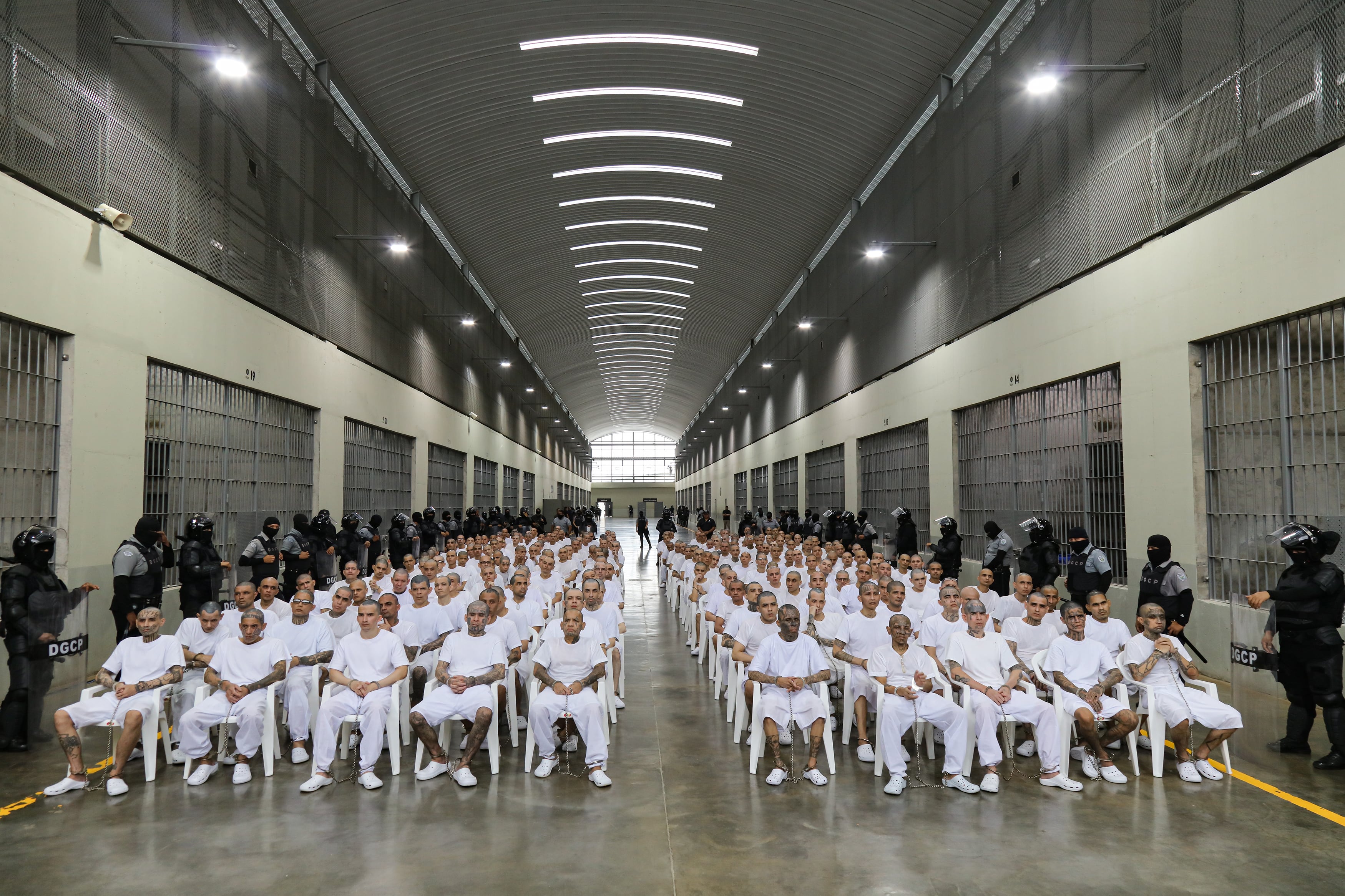 Mass trials without due process in El Salvador: ‘Judges are afraid. They’re convicting everyone’