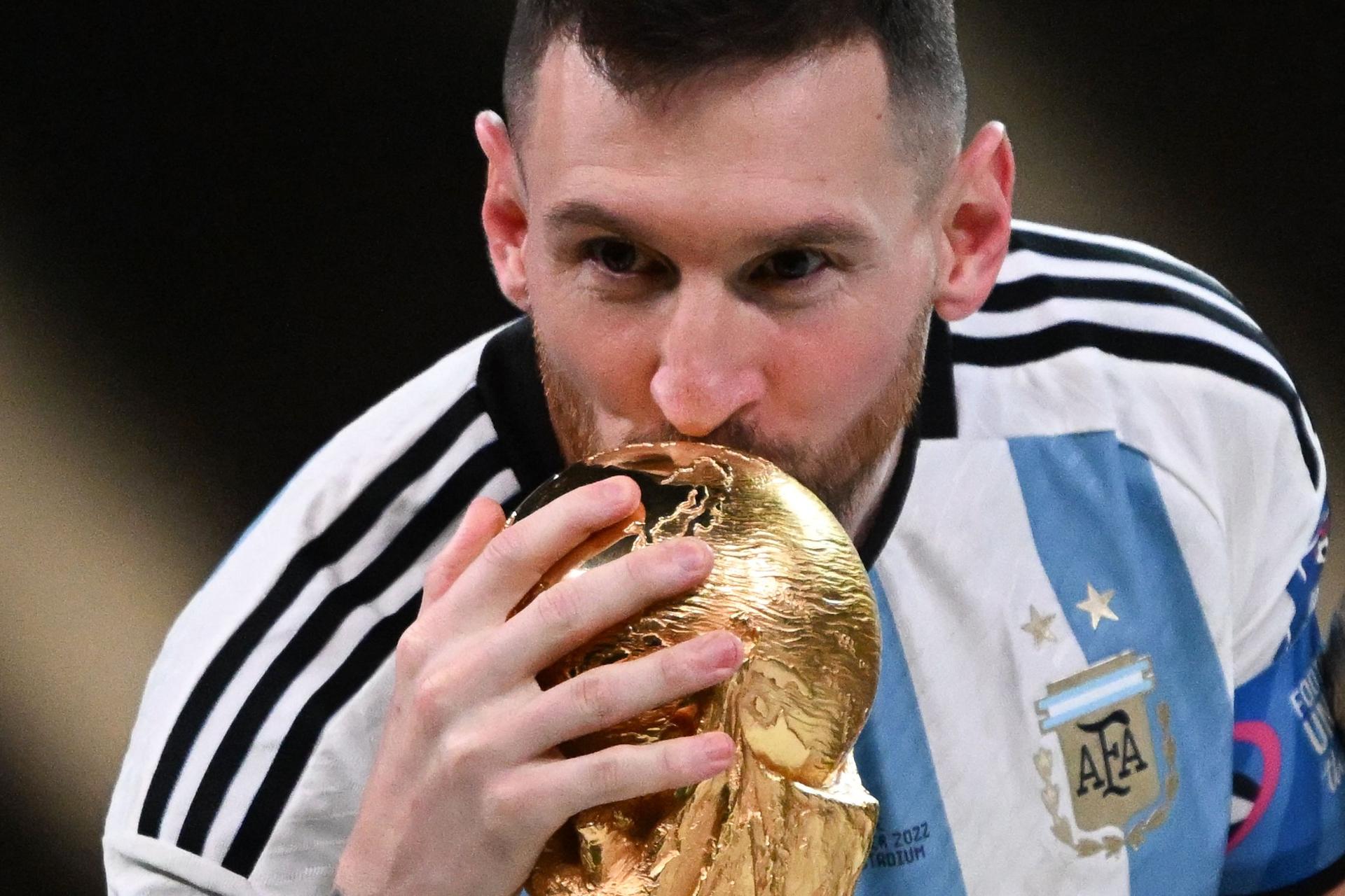 Lionel Messi says retiring from international football
