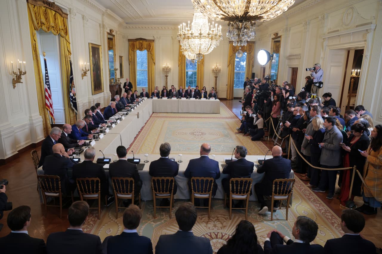 Trump to meet with oil execs about cutting gas prices, as his Venezuelan SPR plan faces skepticism