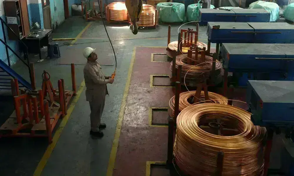 Chinese copper's share of available LME stocks falls to 42% in July