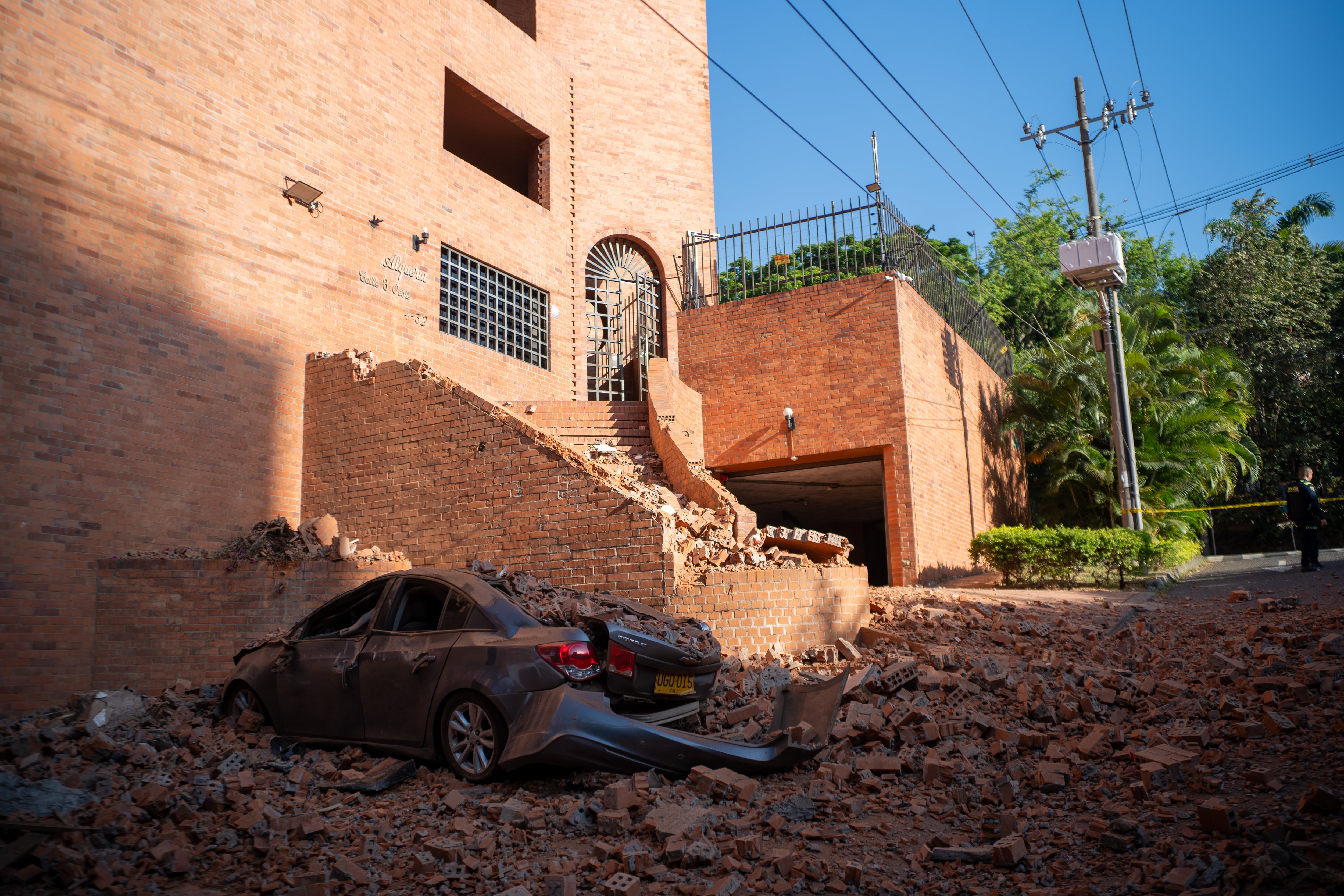Earthquake: a 7.4 earthquake shakes Colombia