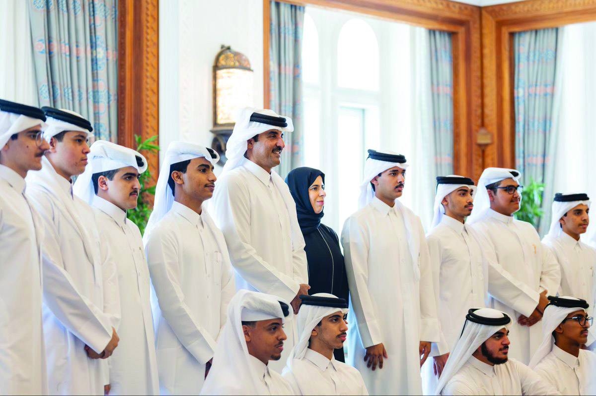Amir honours high school top performers