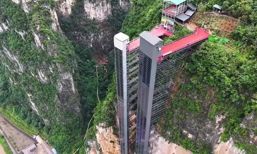 'Sky school bus' cuts 3-hour canyon commute to 30 minutes in China's Yunnan