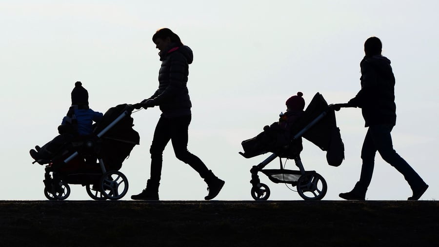 Child poverty: Survey: Financial worries of parents increasing