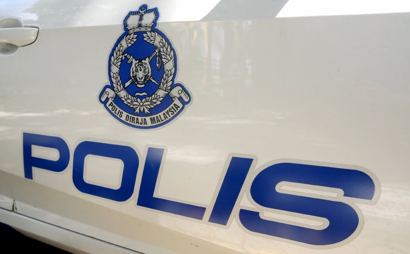 Woman dies, daughter and niece injured after motorcycle collides with lorry