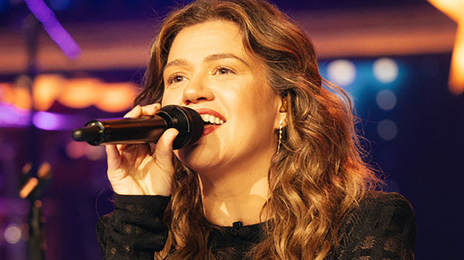 The Kelly Clarkson Show Ends On A High Note After 7 Years With 'Golden' Performances And A Visit From Her Kids