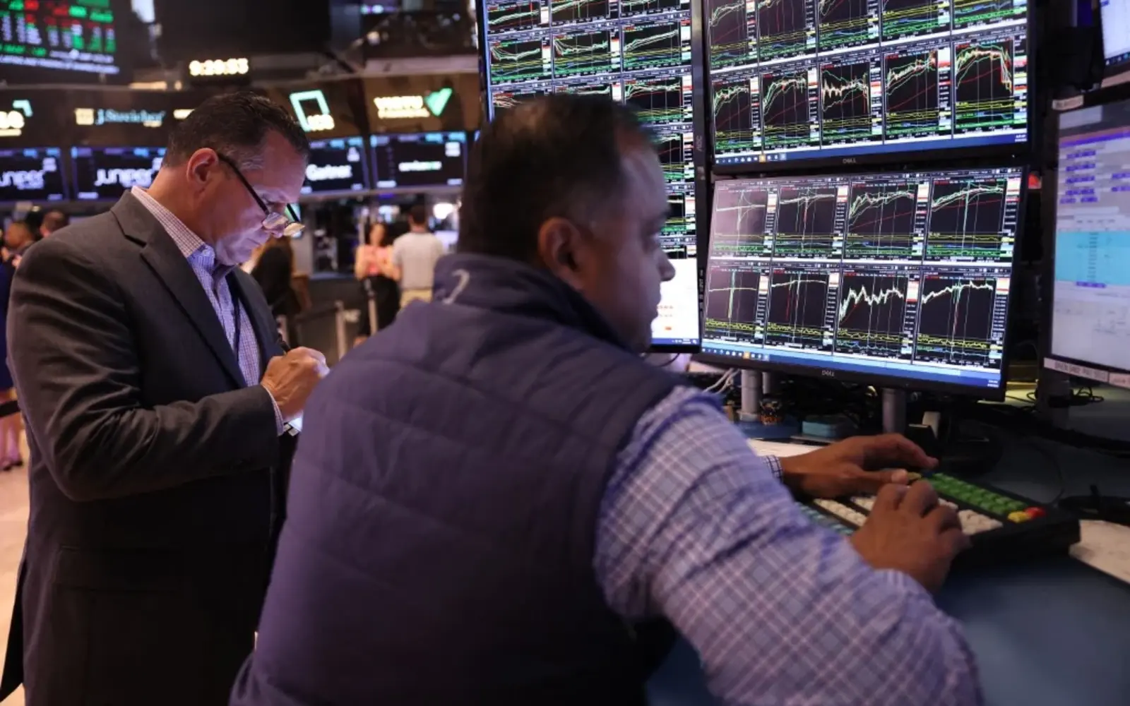 US stocks dip ahead of key inflation data