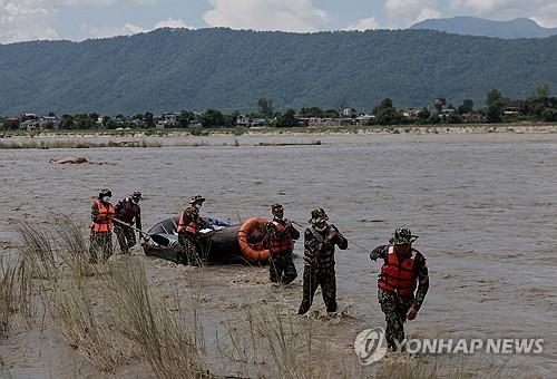(LEAD) S. Korea to dispatch disaster relief team to Nepal to support flood recovery efforts